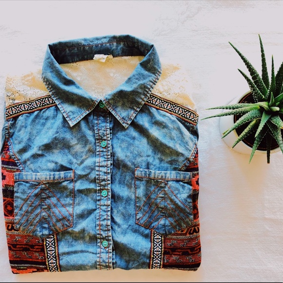 BKE Tops - Adorable BKE button-down top